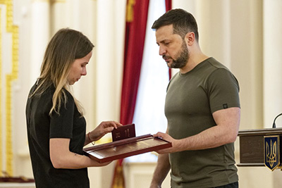 Нагороду – орден «Золота Зірка» з рук Президента отримала сестра Наталія
