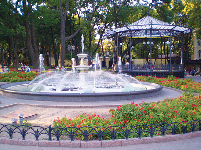 Міський сад після реконструкції дарує гарний настрій одеситам та гостям міста